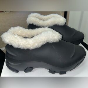 Mens | Givenchy Monumental Mallow Fur-Lined Sneakers (Black/Beige)